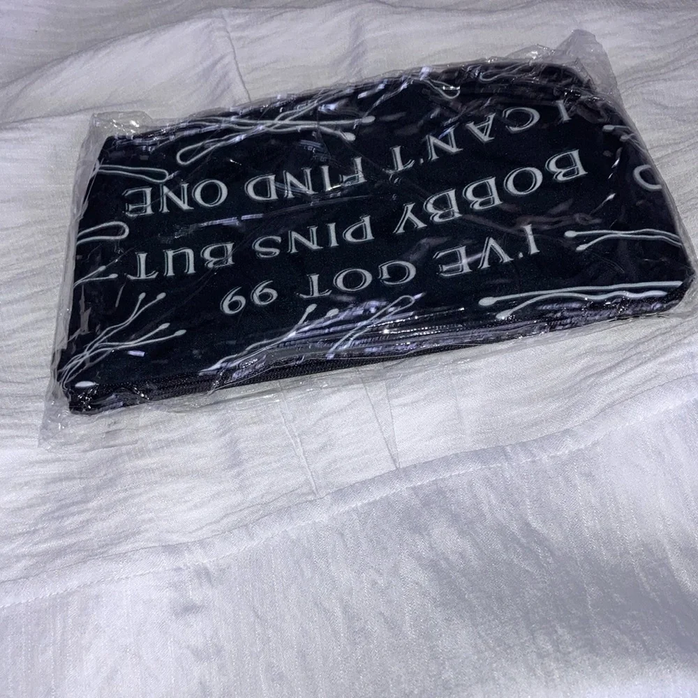 Cosmetic Case NWOT Make up Pouch Unbranded Black & White - Picture 11 of 15